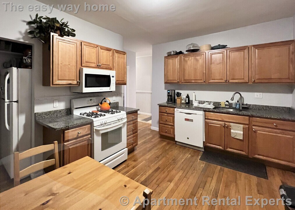 64 A Beacon St in Somerville, MA - Building Photo
