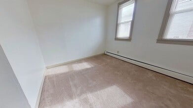 142 W Main St in Windsor, PA - Building Photo - Building Photo