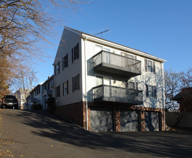 60 Lafayette Pl in Greenwich, CT - Building Photo - Building Photo