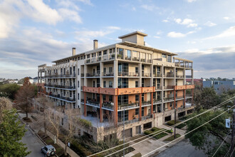 IL Palazzo in Houston, TX - Foto de edificio - Building Photo