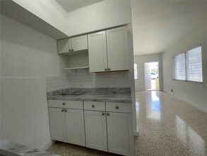 940 SW 4th Ave in Miami, FL - Foto de edificio - Building Photo