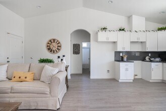 9819 Krista Vineyard Way-Unit -A in Bakersfield, CA - Building Photo - Building Photo