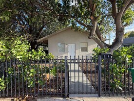 253 NW 48th St in Miami, FL - Building Photo