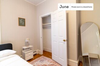 Private bedroom in 3 bed/1 bath Home in Boston, MA - Building Photo - Building Photo