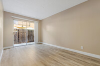 Northrop Apartments in Sacramento, CA - Building Photo - Interior Photo