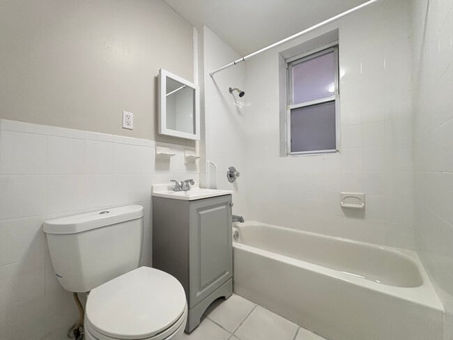 328 61st St, Unit B1 in West New York, NJ - Building Photo - Building Photo