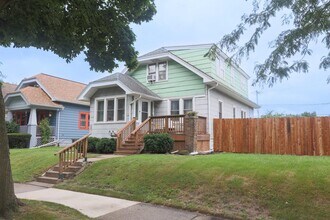 1963 S 75th St, Unit Upper in West Allis, WI - Building Photo - Building Photo