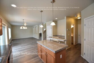 15329 87th Ave E in Puyallup, WA - Foto de edificio - Building Photo