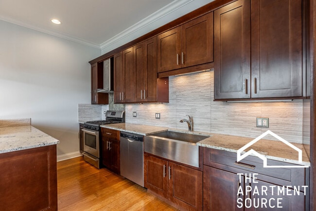 1533 W Warren Blvd, Unit 407