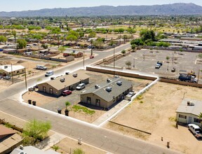 607 W Southgate Ave in Phoenix, AZ - Foto de edificio - Building Photo