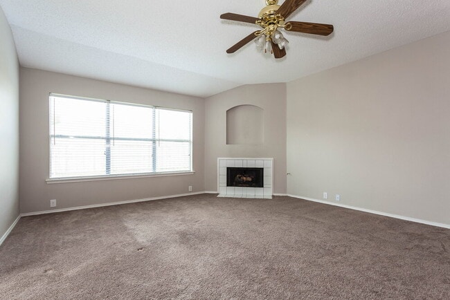 1100 Greenbend Dr in Denton, TX - Foto de edificio - Building Photo