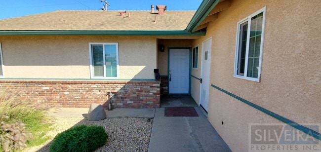 1642 N Russell Ave in Santa Maria, CA - Building Photo - Building Photo