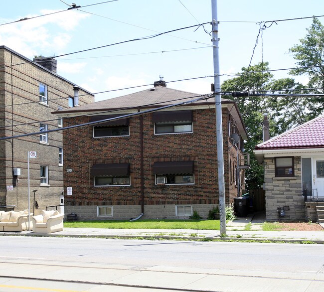 2701 Lake Shore Dr in Toronto, ON - Building Photo - Building Photo