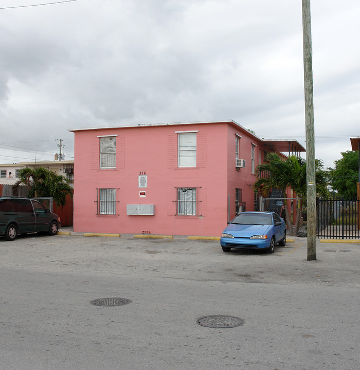 308-316 SW 4th Ave in Homestead, FL - Building Photo