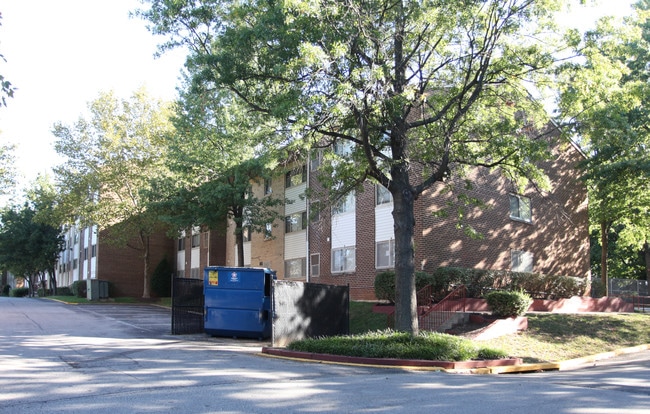 Lakeside Homes at Holiday Heights in Baltimore, MD - Foto de edificio - Building Photo