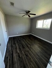 410 S College Dr in Keene, TX - Building Photo - Building Photo