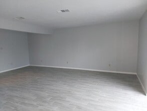 1846 Hollister St in Houston, TX - Building Photo - Building Photo