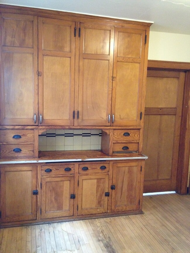 3429 N Oakland Ave in Milwaukee, WI - Building Photo - Building Photo