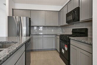 2727 Crest Creek Ln in Richmond, TX - Building Photo - Building Photo