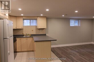 5 Pennard Ct in Toronto, ON - Building Photo - Building Photo