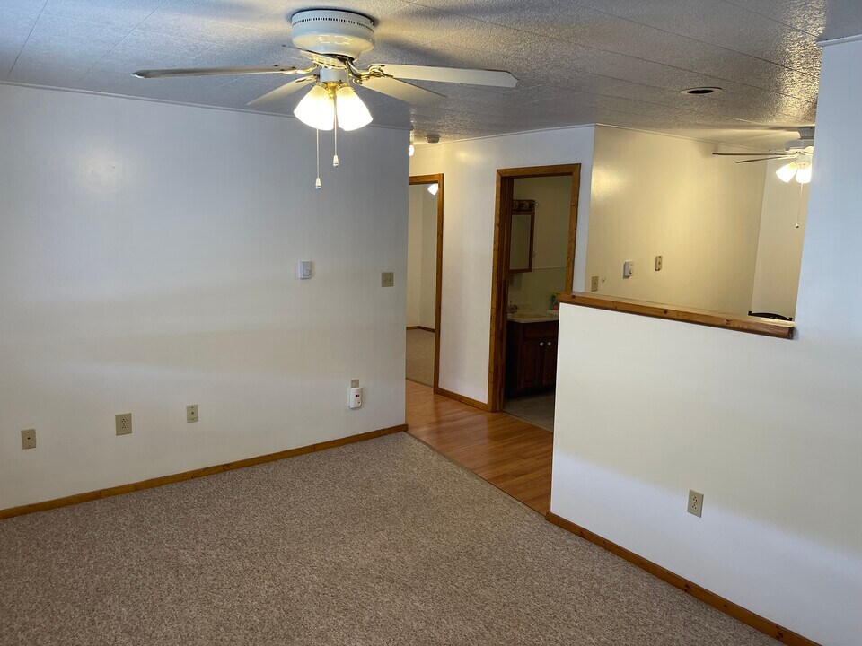 300 E 2nd St, Unit 4 in Williamsburg, PA - Building Photo