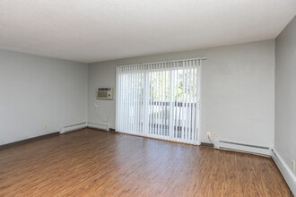 Southern Manor Apartments in Grand Forks, ND - Building Photo - Interior Photo