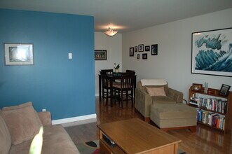 320 Melrose Ave E, Unit 504 in Seattle, WA - Foto de edificio - Building Photo