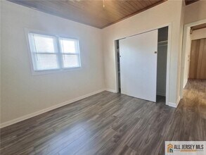 1 Forrest Ave in Sayreville, NJ - Foto de edificio - Building Photo
