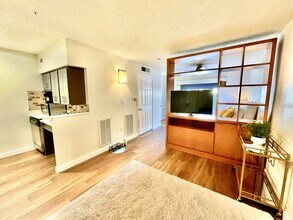 10001 N Capital of Texas Hwy, Unit 351 in Austin, TX - Building Photo - Building Photo