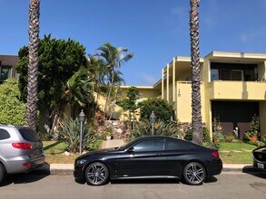 170 McKnight Dr in Laguna Beach, CA - Foto de edificio - Building Photo