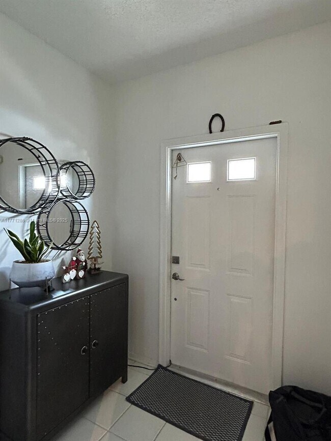 9 Whitehead Cir in Weston, FL - Building Photo - Building Photo