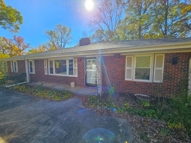 609 Memorial Dr Ext in Greer, SC - Building Photo - Building Photo