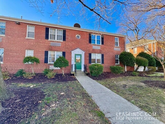 property at 1 E Glebe Rd