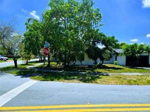 20504 NE 9th Ct in Miami, FL - Building Photo - Building Photo