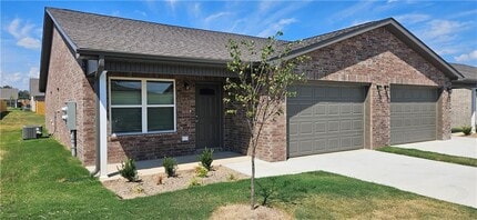 618 NW 68th Ave in Bentonville, AR - Building Photo - Building Photo