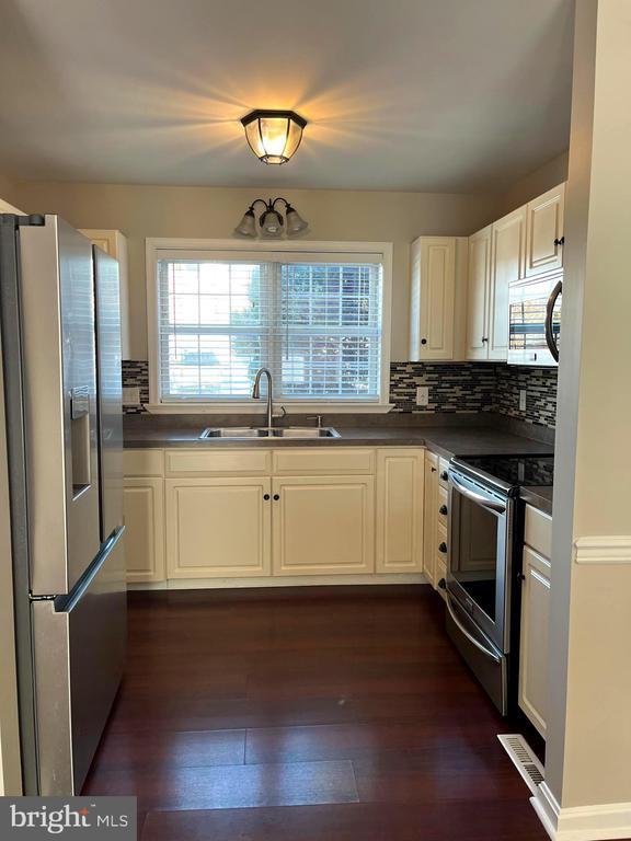 property at 4195 Nantucket Dr