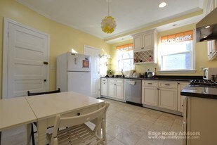 35 Palmer St, Unit R in Waltham, MA - Building Photo