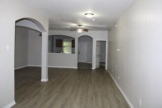 1823 Smoke Tree Ln in Dallas, TX - Building Photo - Building Photo