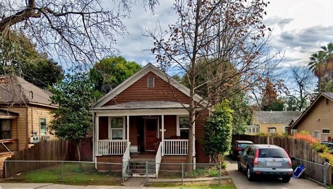 property at 629 W 6th St
