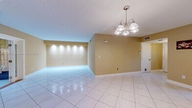 12171 SW 50th St in Cooper City, FL - Foto de edificio - Building Photo