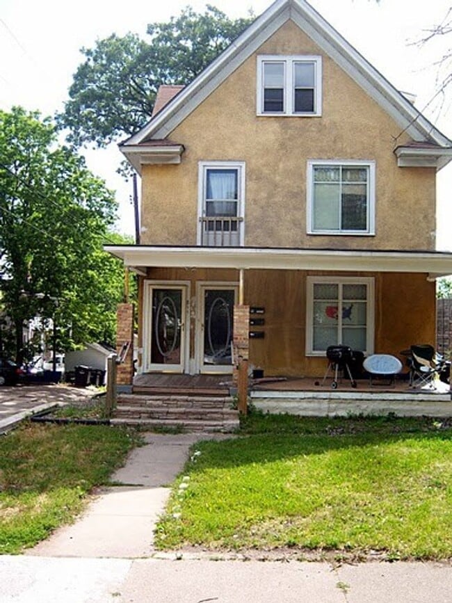 property at 811 28th Ave S