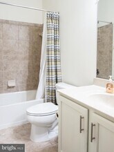 727 Crown Park Ave in Gaithersburg, MD - Foto de edificio - Building Photo