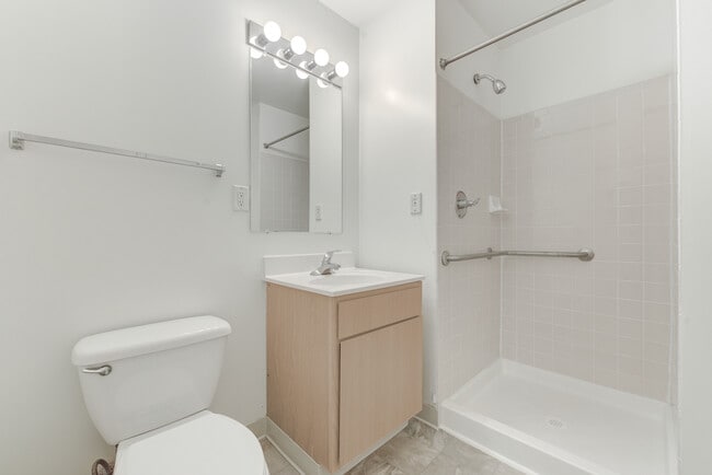 Cascades Village in Sterling, VA - Foto de edificio - Building Photo