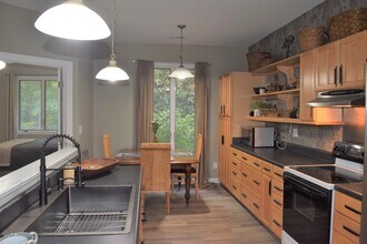 250 Paddock Dr in Apex, NC - Foto de edificio - Building Photo