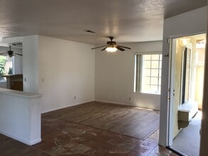10864 Avenida de los Lobos in San Diego, CA - Building Photo - Building Photo