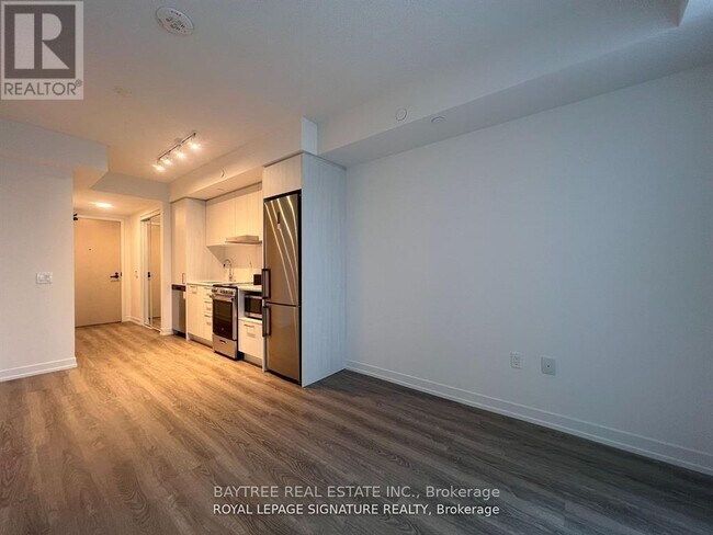 195 Commerce St in Vaughan, ON - Building Photo - Building Photo