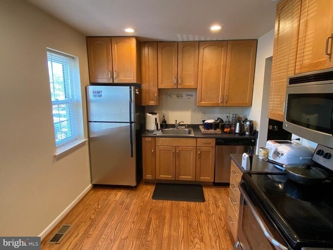 property at 7432 Pohick Rd