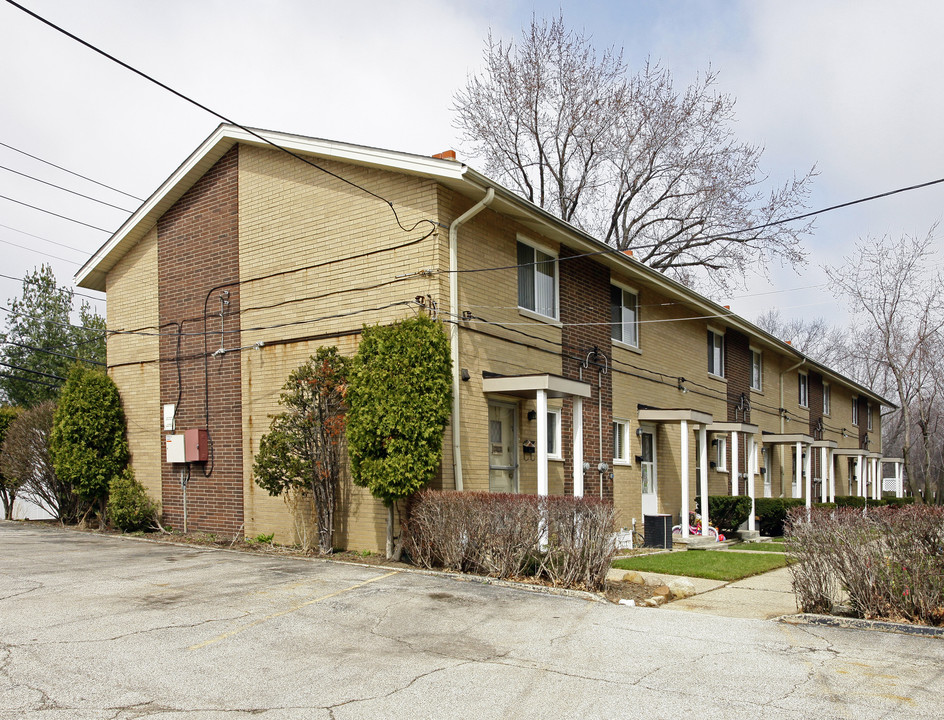 1400 Ranchland Dr in Mayfield Heights, OH - Building Photo