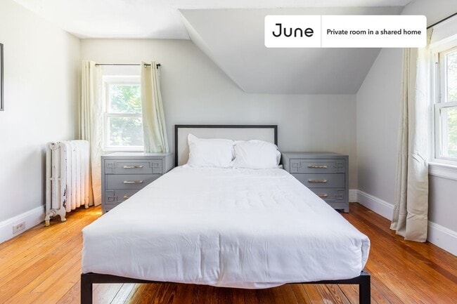Private bedroom in 9 bed/2 bath Home in Boston, MA - Building Photo - Building Photo