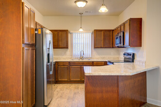 403 Vandemere Ct in Holly Ridge, NC - Building Photo - Building Photo